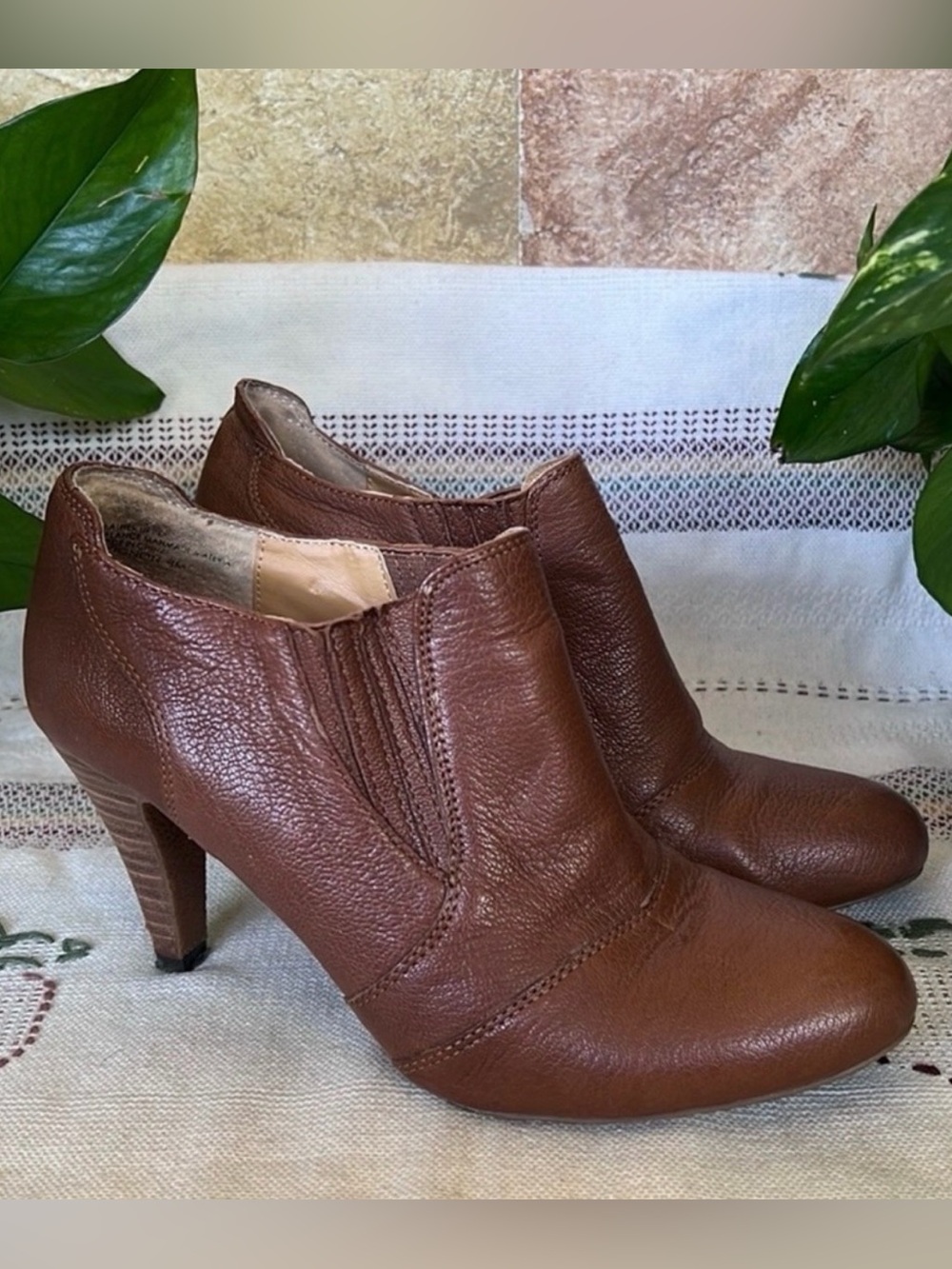 Audrey Brooke Women’s Avignon Cognac Brown Round Toe Ankle Heel Boots, Size 8